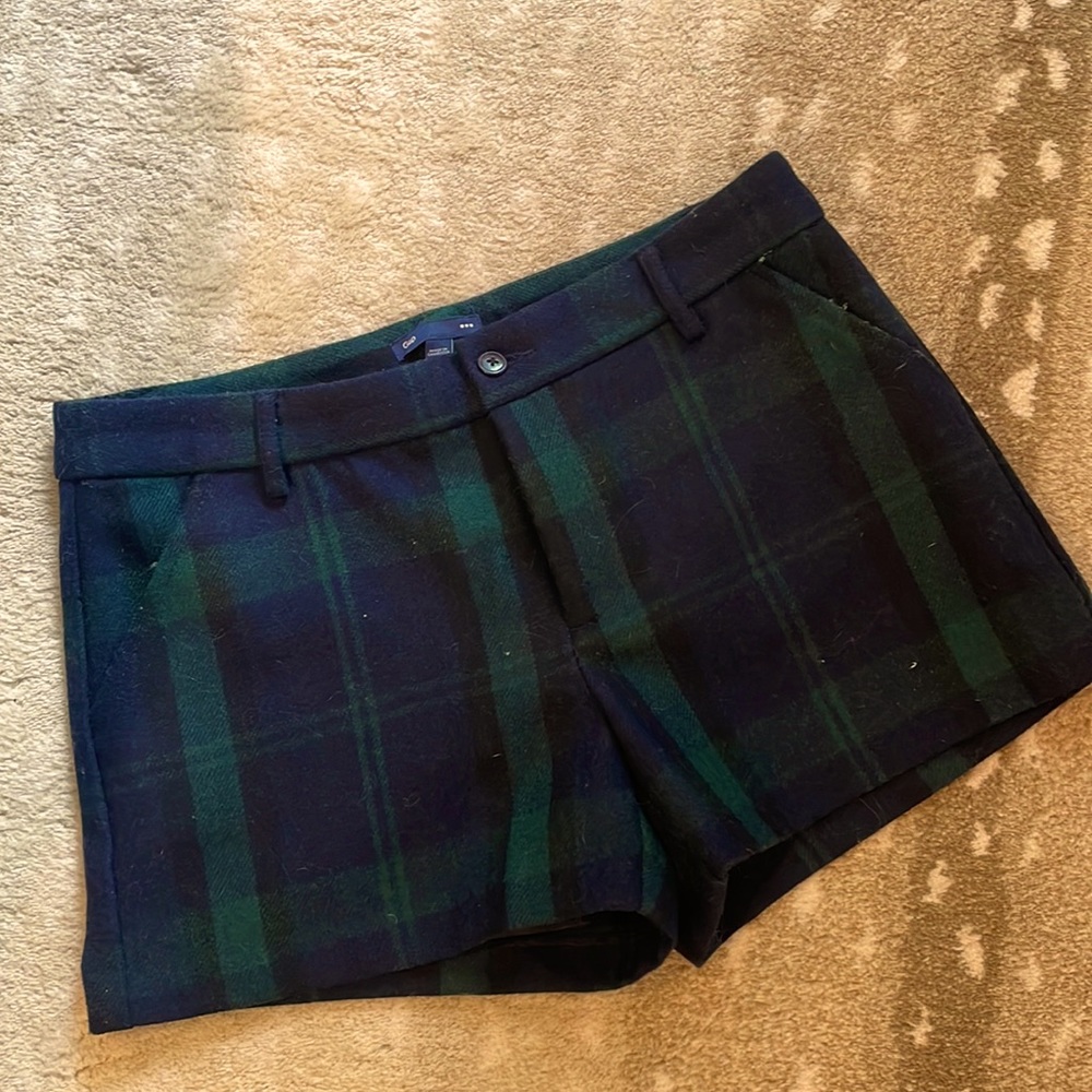 Gap black watch plaid shorts!